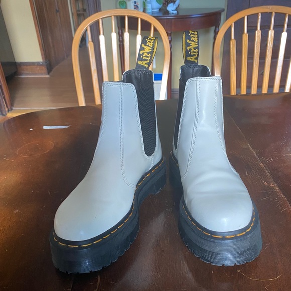 Dr. Martens 2976 Smooth Leather Platform Chelsea Boot - Picture 5 of 10